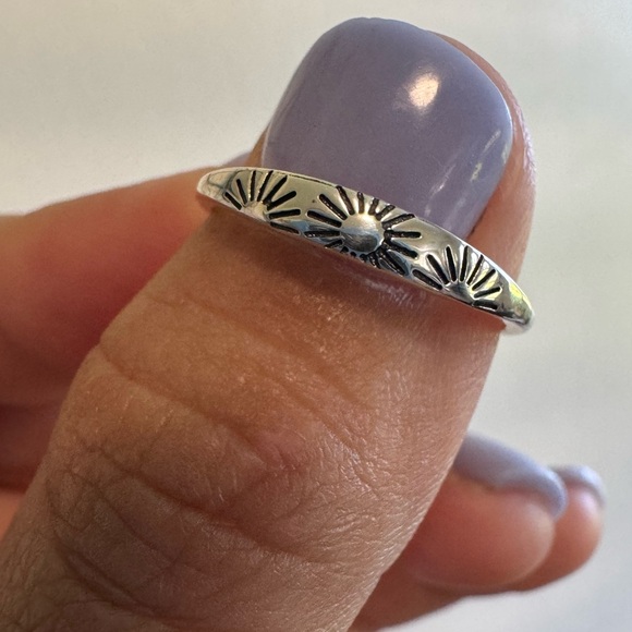 925 Sterling Silver Dainty Sunrise Band Ring - Picture 10 of 10